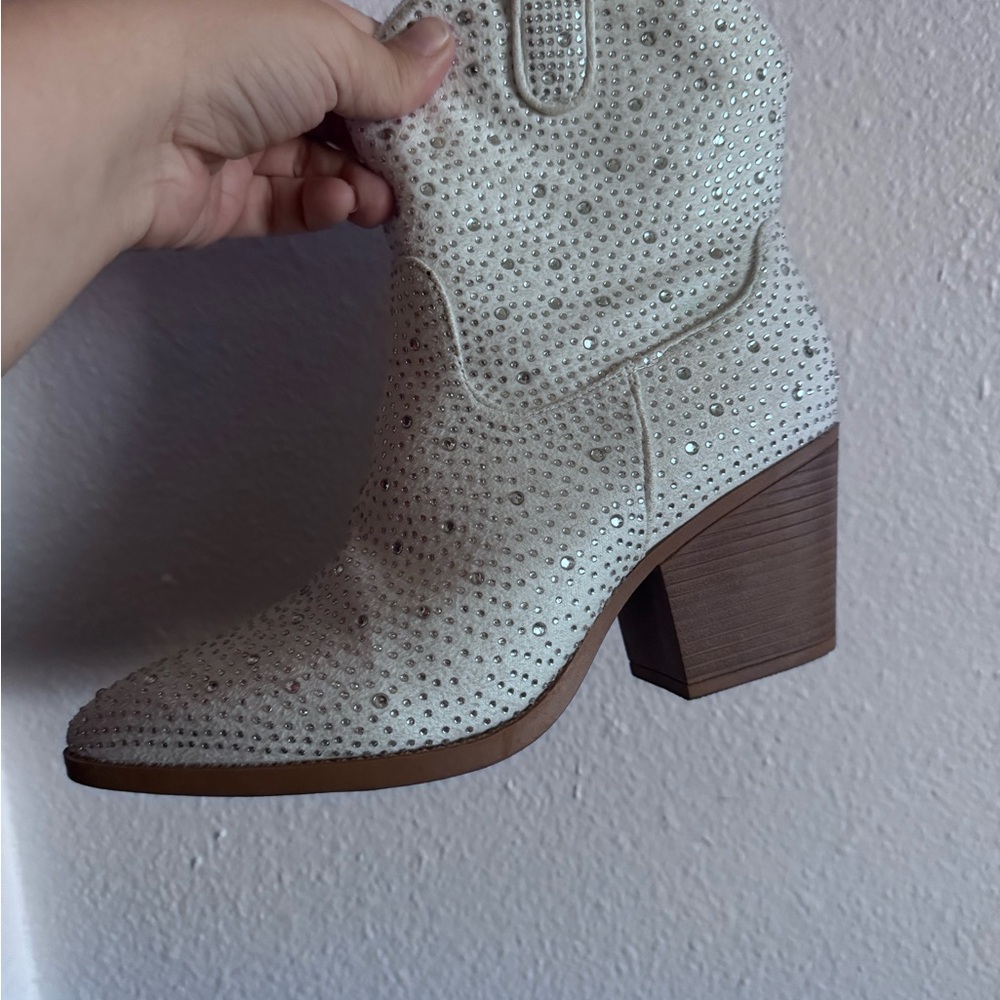 Source Unknown White Sparkle Heeled Boots